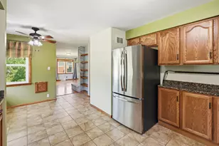 370 Oakwood Dr, Crete, IL 60417 - Photo 5