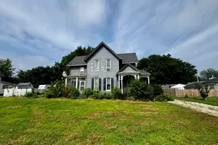 526 N Chestnut St, Princeton, IL 61356 - Photo 1