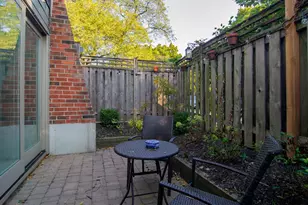 2044 N Larrabee St, Chicago, IL 60614 - Photo 21