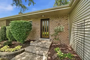 28 S Cherry Dr, Oswego, IL 60543 - Photo 5