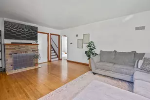 422 Harden St, Antioch, IL 60002 - Photo 3