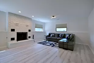 10542 Camelot St, Westchester, IL 60154 - Photo 7