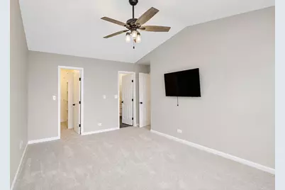622 Grosse Pointe Circle, Vernon Hills, IL 60061 - Photo 13