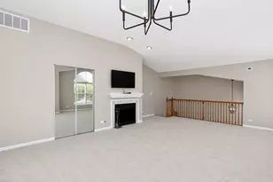 622 Grosse Pointe Cir, Vernon Hills, IL 60061 - Photo 5