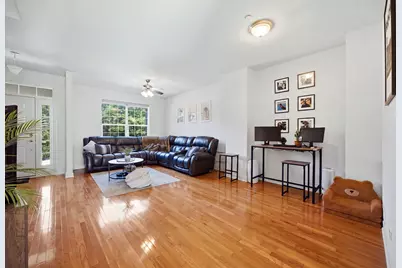 435 E Railroad Avenue, Bartlett, IL 60103 - Photo 9