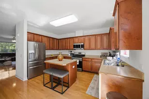 435 E Railroad Ave, Bartlett, IL 60103 - Photo 13
