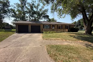 8 Sandburg Ct, Clifton, IL 61727 - Photo 3