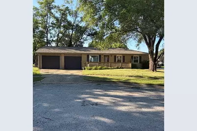 8 Sandburg Court, Clifton, IL 61727 - Photo 1