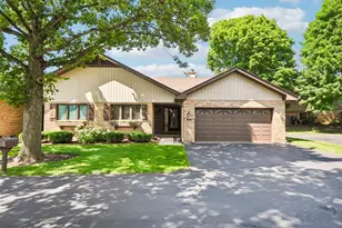 79 Castle Rock Ln, Bloomingdale, IL 60108 - Photo 1