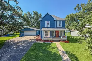 411 E Seminary Ave, Hoopeston, IL 60942 - Photo 1