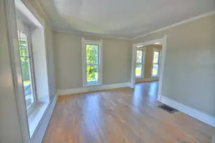 501 Raymond St, Elgin, IL 60120 - Photo 9