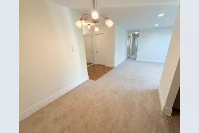 1327 Williamsburg Drive #D2, Schaumburg, IL 60193 - Photo 5