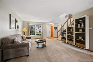 675 Parker Ct, Geneva, IL 60134 - Photo 5