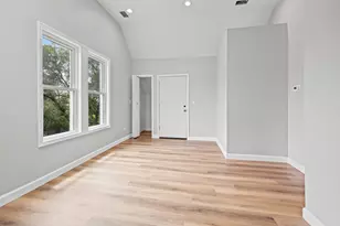 1214 W Melrose St, Chicago, IL 60657 - Photo 5