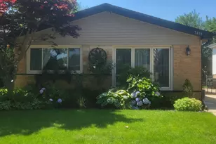 5435 Reba St, Morton Grove, IL 60053 - Photo 1