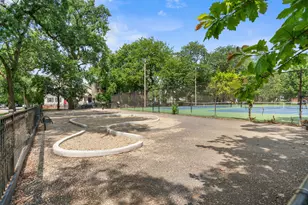 1955 W Barry St, Chicago, IL 60657 - Photo 29