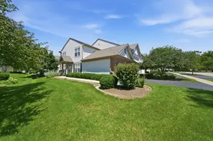 541 N Fox Trl, Round Lake, IL 60073 - Photo 3