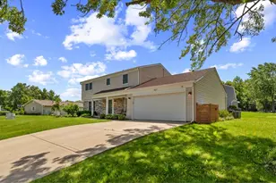 407 N Braintree Dr, Schaumburg, IL 60194 - Photo 1