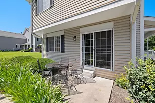 677 Silver Creek Rd, Woodstock, IL 60098 - Photo 5