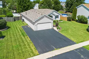 911 Cottonwood Dr, Elwood, IL 60421 - Photo 3