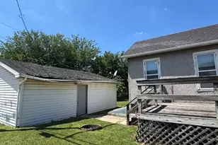 637 Crosat St, Lasalle, IL 61301 - Photo 3