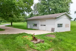 1742 Wolverine Rd, Dixon, IL 61021 - Photo 3