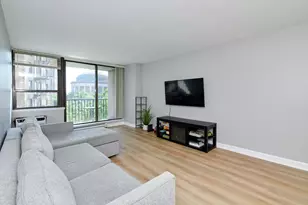 2740 N Pine Grove Ave, Chicago, IL 60614 - Photo 9