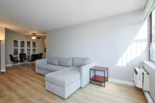 2740 N Pine Grove Ave, Chicago, IL 60614 - Photo 11