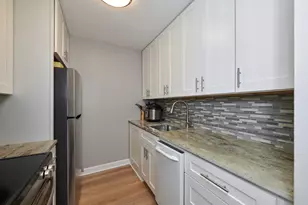 2740 N Pine Grove Ave, Chicago, IL 60614 - Photo 15