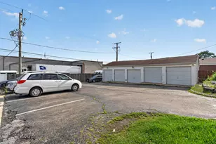 613 E 3rd St, Lockport, IL 60441 - Photo 31