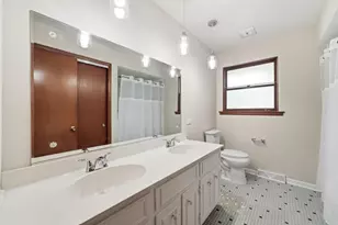9041 S 84 Ct, Hickory Hills, IL 60457 - Photo 15