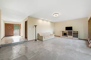9041 S 84 Ct, Hickory Hills, IL 60457 - Photo 7