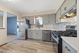 15128 Evergreen Dr, Orland Park, IL 60462 - Photo 13