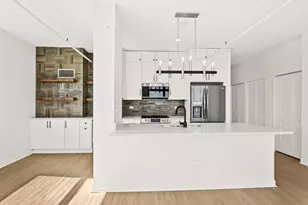 511 W Division St, Chicago, IL 60610 - Photo 9