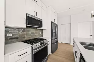 511 W Division St, Chicago, IL 60610 - Photo 7
