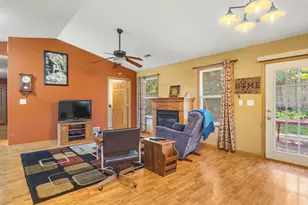 210 W Pacific St, Davis Junction, IL 61020 - Photo 9
