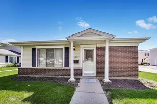 1313 Cove Dr, Prospect Heights, IL 60070 - Photo 1