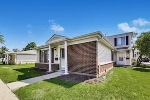 1313 Cove Dr, Prospect Heights, IL 60070 - Photo 3