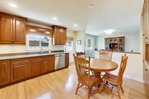 2505 E Mayfair Rd, Arlington Heights, IL 60004 - Photo 9