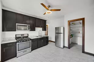 10645 S Prairie Ave, Chicago, IL 60628 - Photo 15