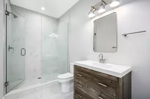 825 E 61st St, Chicago, IL 60637 - Photo 13