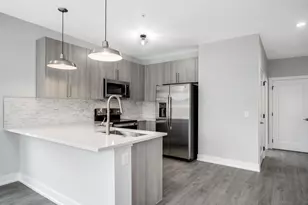 825 E 61st St, Chicago, IL 60637 - Photo 5