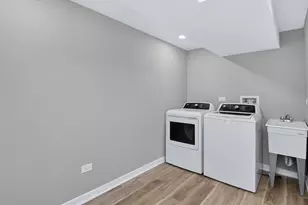 216 W Kimbell Ave, Elmhurst, IL 60126 - Photo 13
