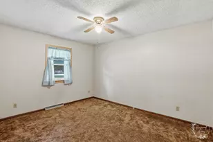 705 E Rosewood St, Watseka, IL 60970 - Photo 23