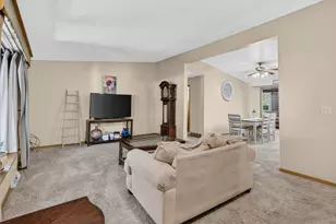102 N Roma Ct, Toluca, IL 61369 - Photo 3
