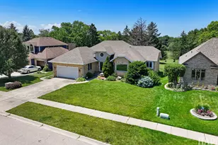 612 Edelweiss Dr, Antioch, IL 60002 - Photo 1