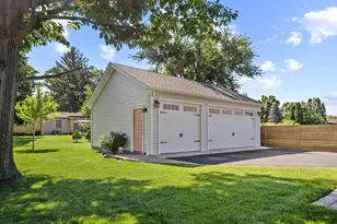 619 S 3rd St, Dundee, IL 60118 - Photo 35