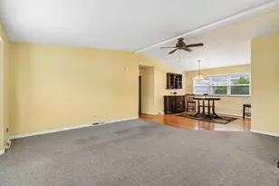 335 Belmont Ct, Grayslake, IL 60030 - Photo 5