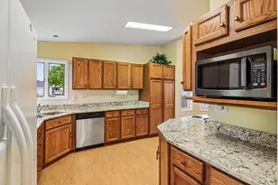 335 Belmont Ct, Grayslake, IL 60030 - Photo 11
