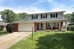 2022 E Woodview Dr, Mount Prospect, IL 60056 - Photo 1
